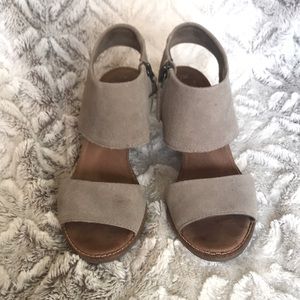 **SALE**Tom's suede heels